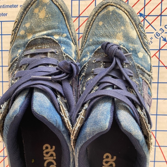 🔥 1 of 1 ASICS Denim bleach Destroyed Shoes 9 🔥 - Picture 5 of 12